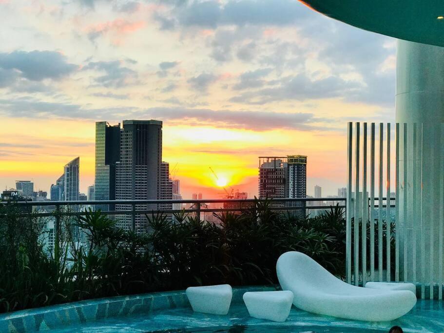 Acqua Private Residence Livingstone Tower Condo Unit With Free Wifi Manila Ngoại thất bức ảnh